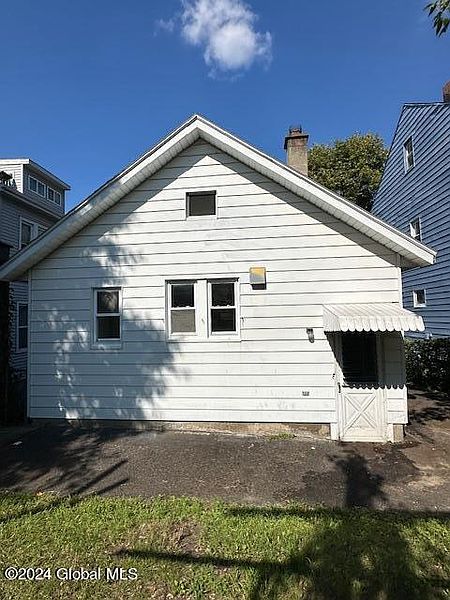 4th image of 120 Spring Street