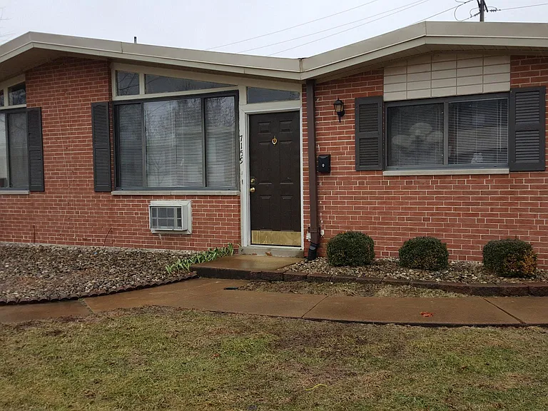 7149 Weil Ave — Photo 2
