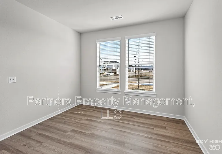 289 S Neon Ave — Photo 7