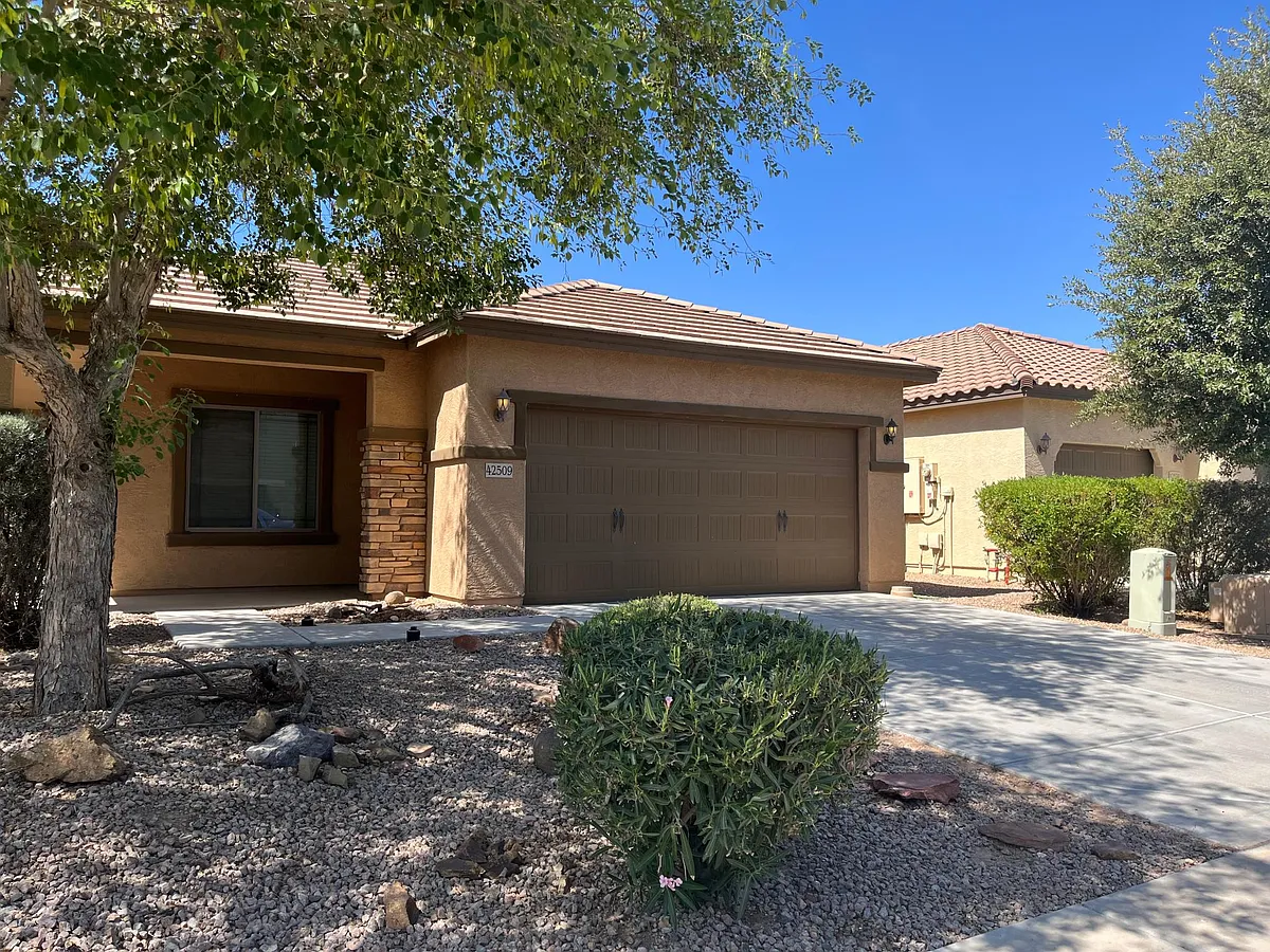 Building Photo - 42509 W Monteverde Dr