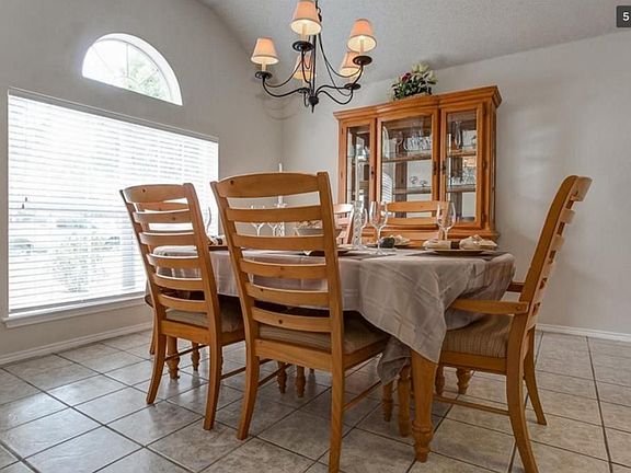 3rd image of 616 Oak Hollow Trl