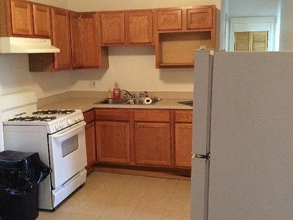 2nd image of 906 N Rockwell St #3N