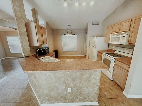 5th image of 1373 Bailey Ave