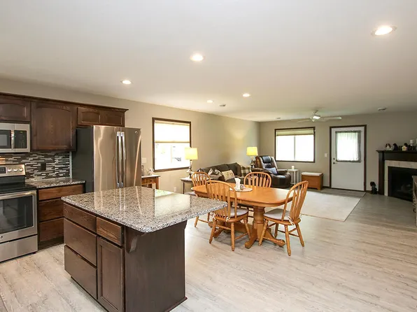 1367 Heritage Ave NW, Hutchinson, MN 55350