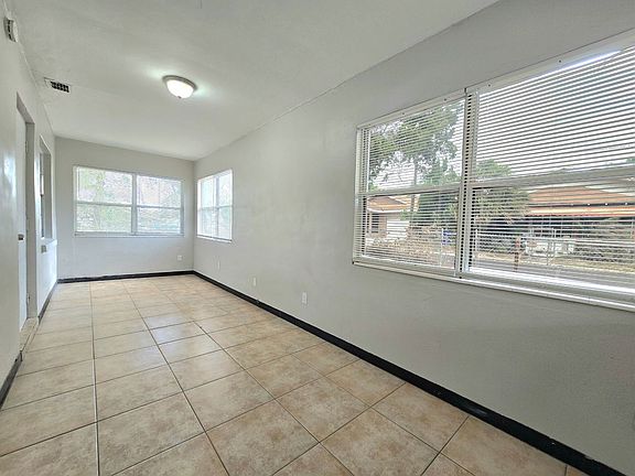 2nd image of 824 N Florence Ave