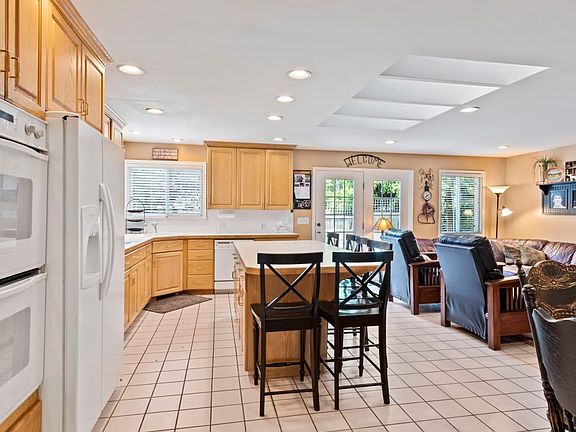 2nd image of 2879 E Bonnie Brae Ave