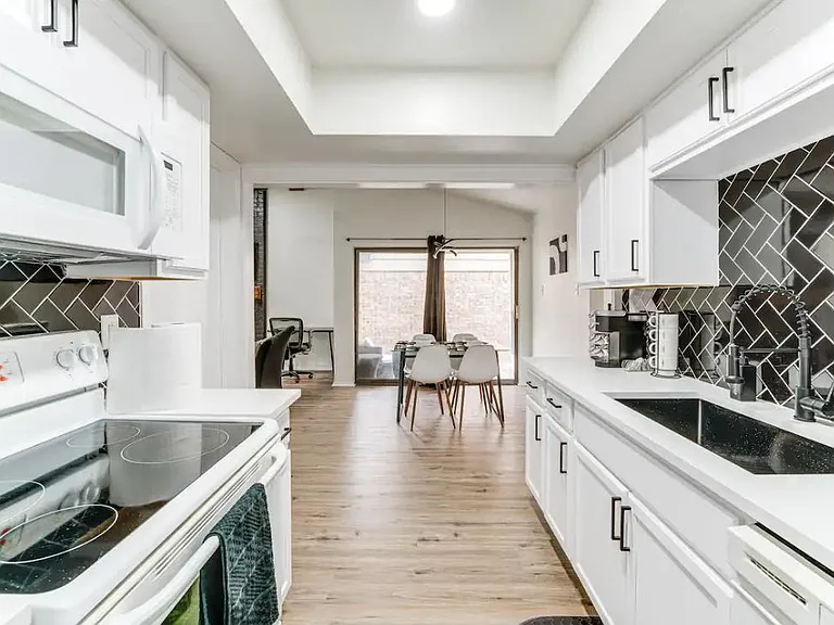 2912 Pegasus Dr — Photo 11