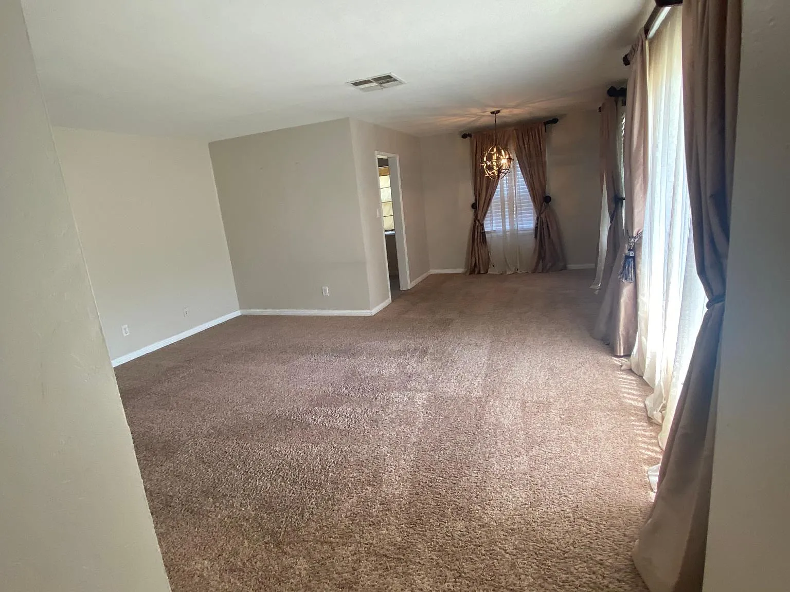 3 bed, 1091 sqft, $2,400 — Photo 3