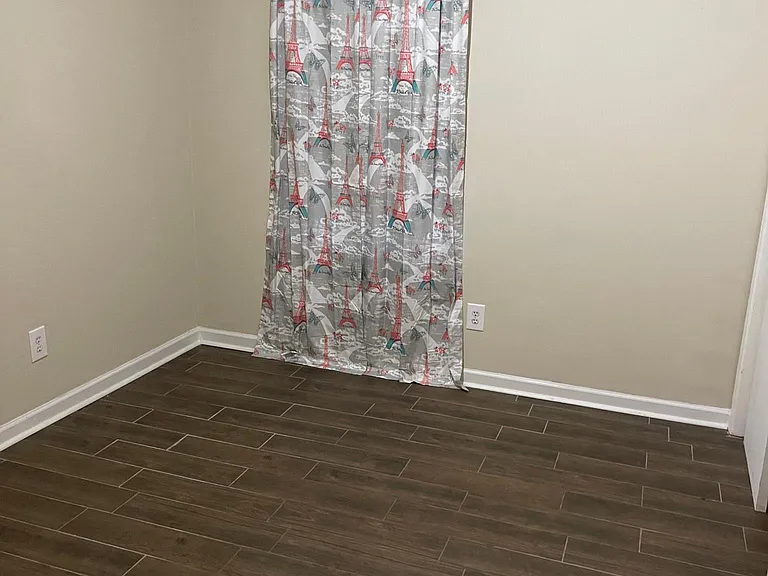 6455 Waverly Dr N — Photo 22