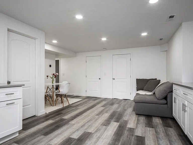 537 N Mountain Peak Dr — Photo 28