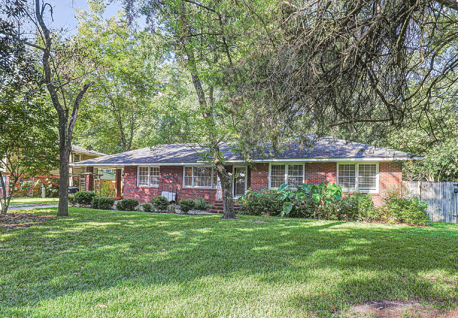 3 bed, 2.0 bath, 1495 sqft, $1,750 — Photo 1