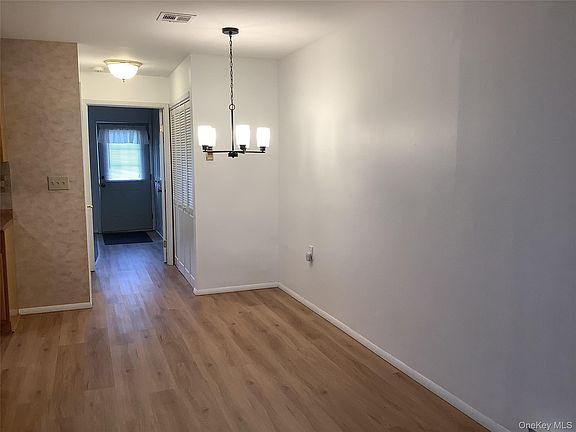 2nd image of 197 Newcastle Ct Unit B