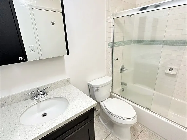 1587 Oxford St #14 — Photo 9