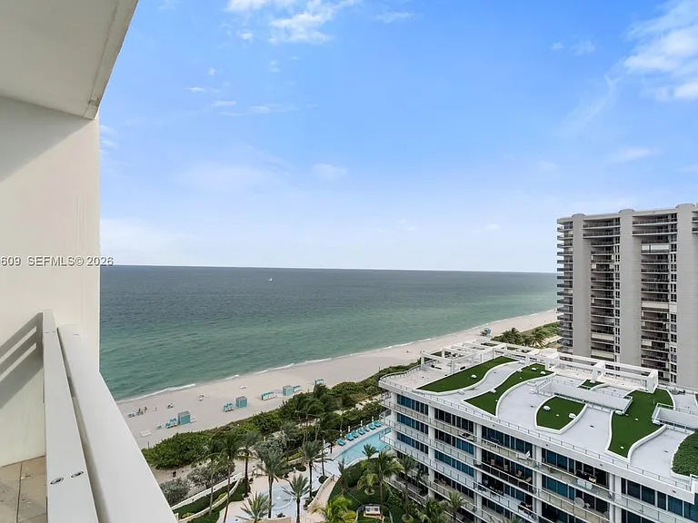 6801 Collins Ave #LPH10 — Photo 12
