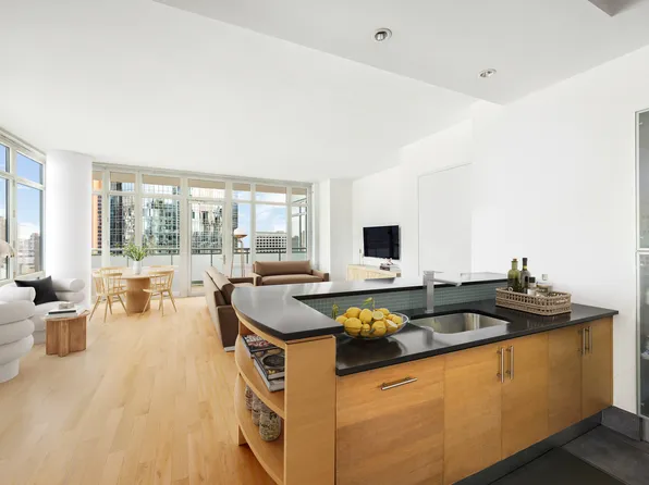 325 Fifth Avenue image 1 of 18