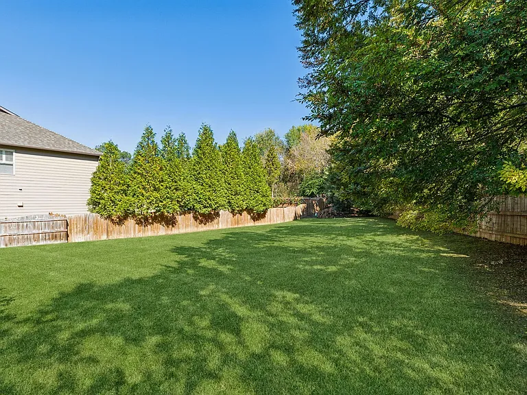 5860 Bluff Heights Dr — Photo 18
