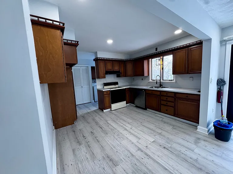 17 Central Ave — Photo 10