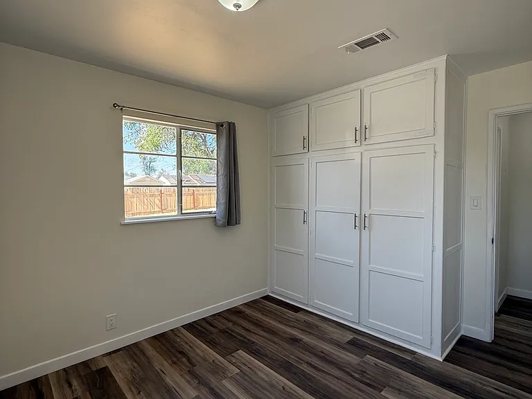1147 W Oldfield St — Photo 11