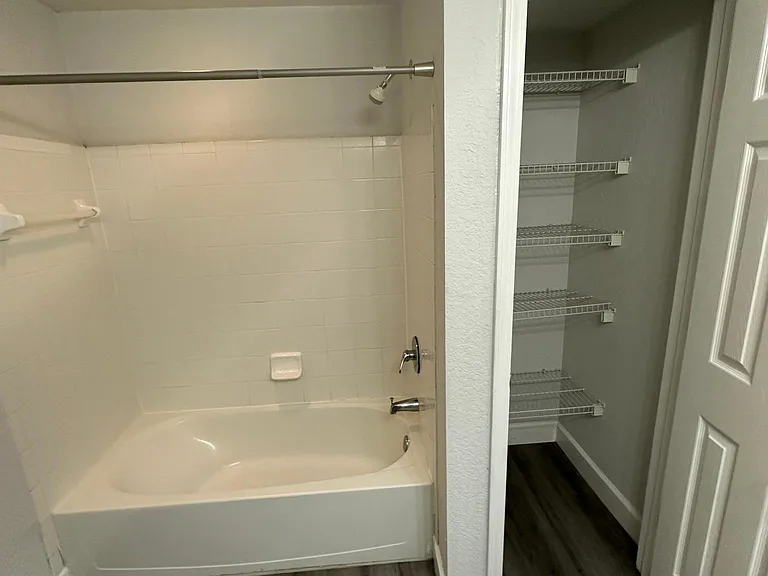 10075 Gate Pkwy N #103 — Photo 9