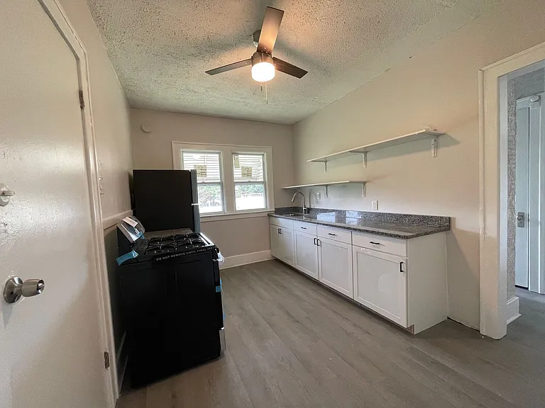 1427 Calvert Ave — Photo 9
