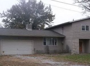 22 Beech Ln, Villa Grove, IL 61956