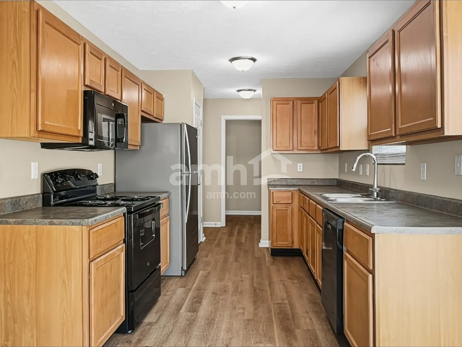 4 bed, 2.5 bath, 1621 sqft, $1,930 — Photo 3