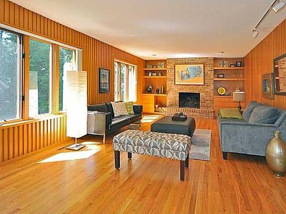 Open Family Room off Kitc