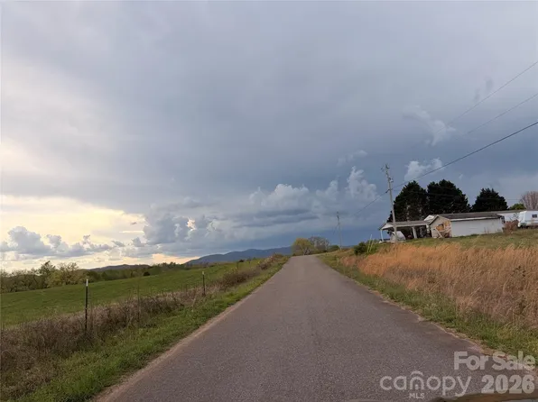 7557 Cowtail Ln, Connelly Springs, NC 28612