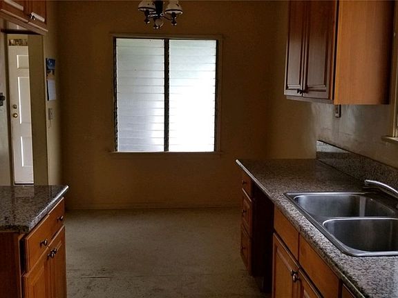 4th image of 3921 Santa Carlotta St