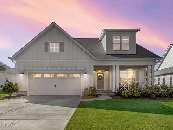 90 E Singing Avenue, Hampstead, NC 28443