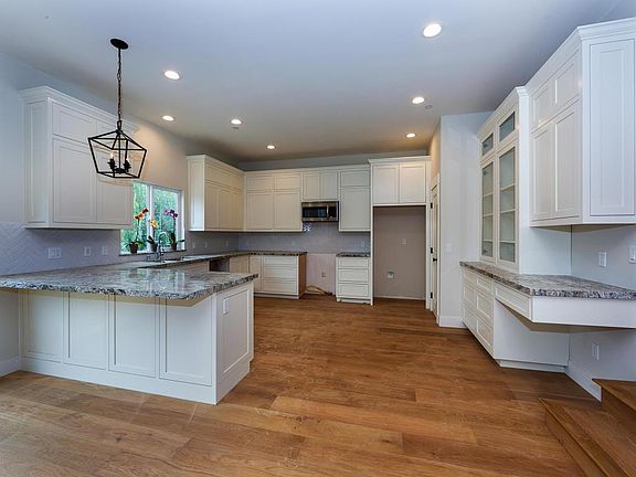 4th image of 2644 Prospect Ave