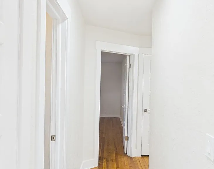 306 SW 52nd St — Photo 8