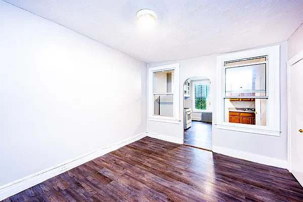 Rented by WIRE International Realty | media 8