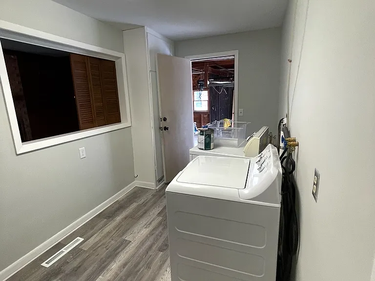 532 Capitol Dr — Photo 6