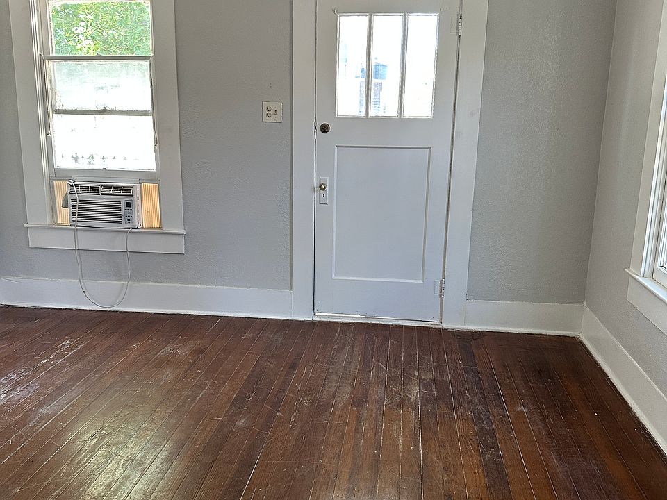2nd image of 1204 S Hackberry St #1