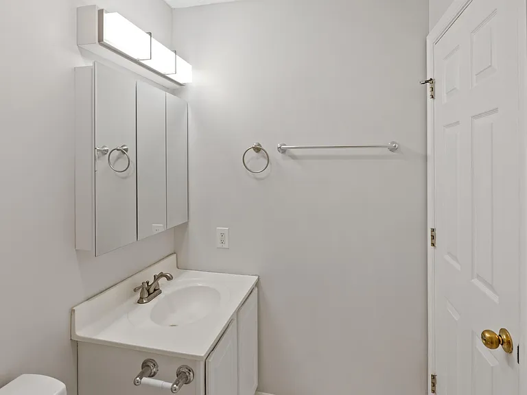 359 Montgomery Cir — Photo 6