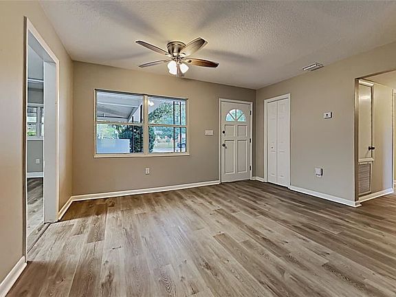 5th image of 427 Ellendale Dr