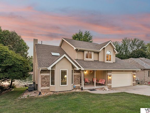 3rd image of 9512 Clubhouse Cir