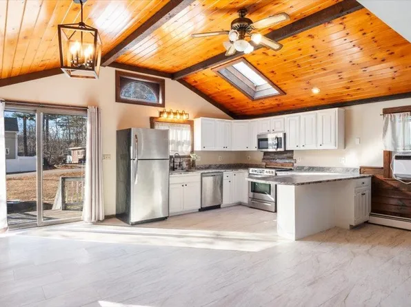 14 Coburn Street, Salem, NH 03079