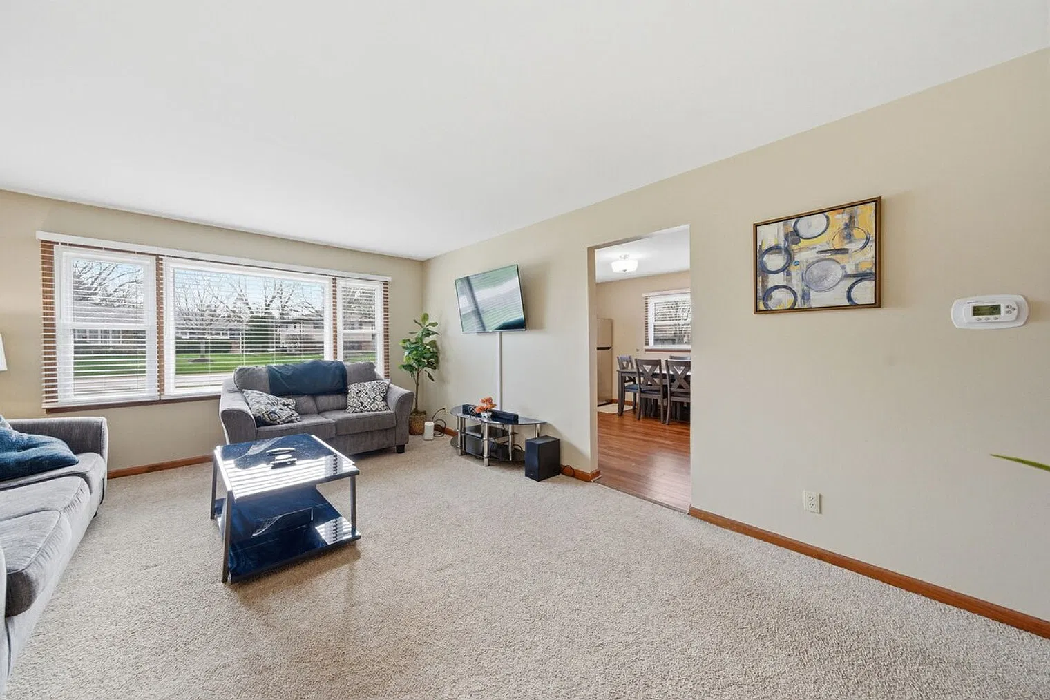 2 bed, 3.0 bath, 1001 sqft, $4,440 — Photo 2