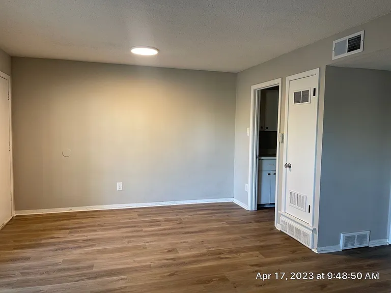 U of M Area - Southernwood Apartments — Photo 5
