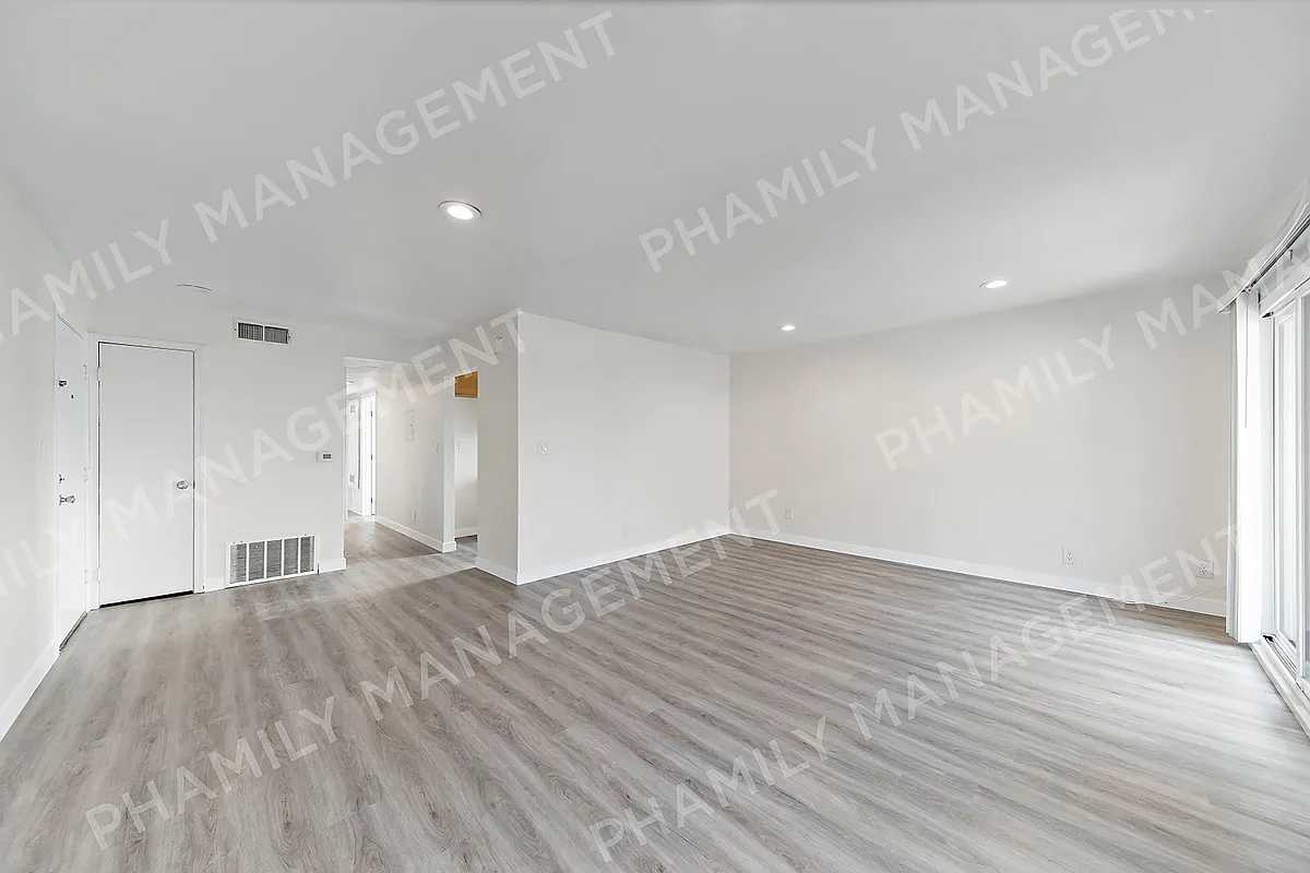 Building Photo - 6414 York Blvd #D