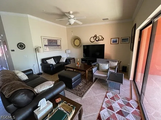 2 bed, 2.0 bath, 1345 sqft, $4,500 — Photo 3