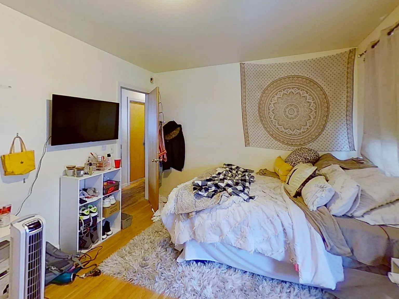 3 bed, $2,970 — Photo 2