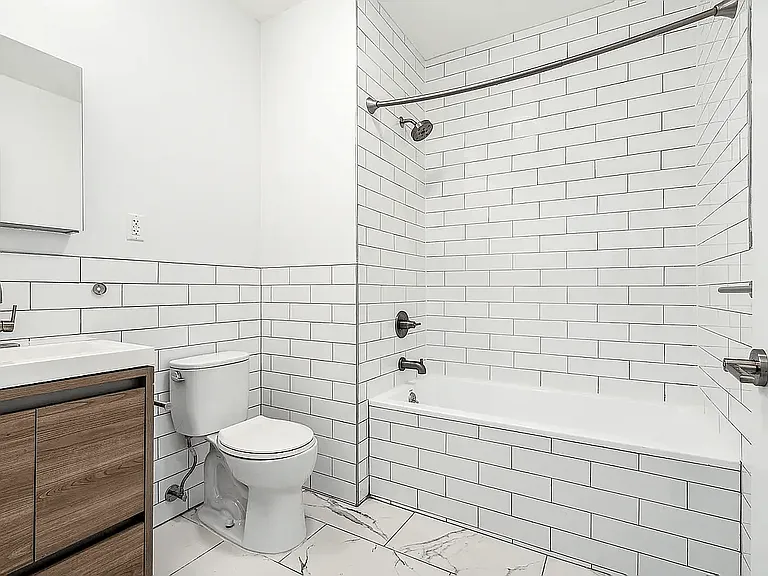 238 8th St #3R — Photo 6