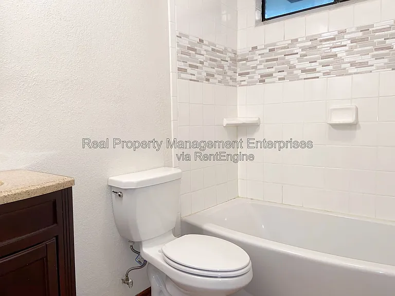 204 W 10th St — Photo 45