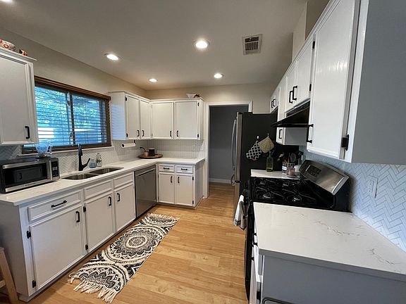 5th image of 11900 Oakbrook Dr