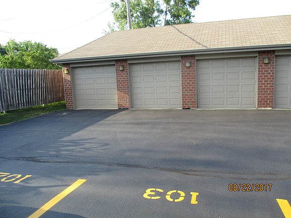 4th image of 7800 W 89th St APT 102