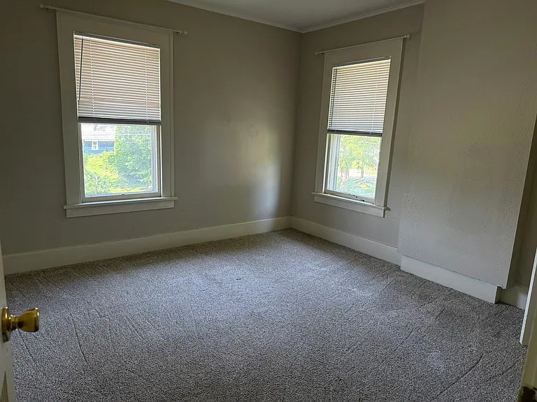 518 Crowell St — Photo 3