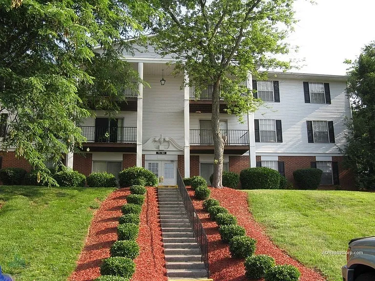 West Hills Village Apartments — Photo 18